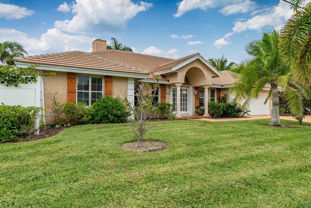 201 Cascade Lane - Photo 1