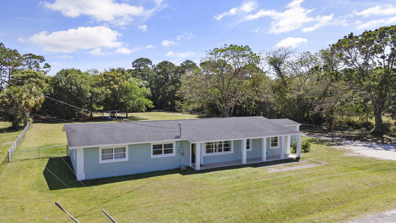 990 Emerald Avenue - Photo 1