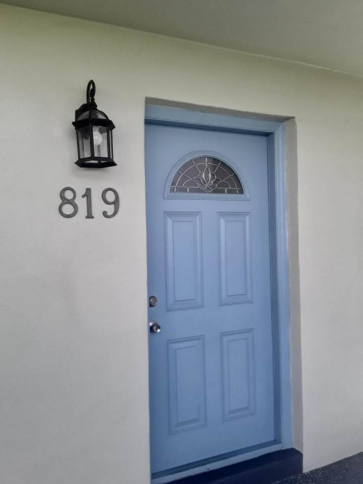 819 Flanders R - Photo 1