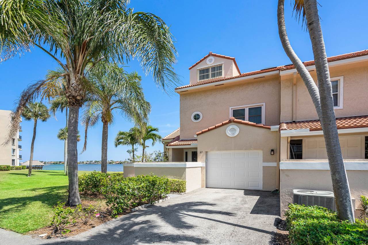 37 Lakeshore Drive - Photo 1