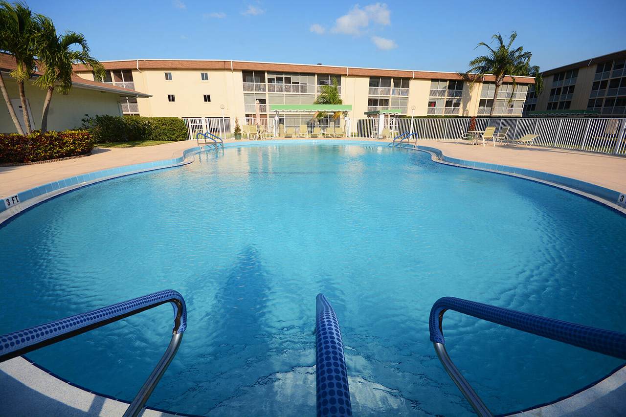400 Village Green Court - Photo 1
