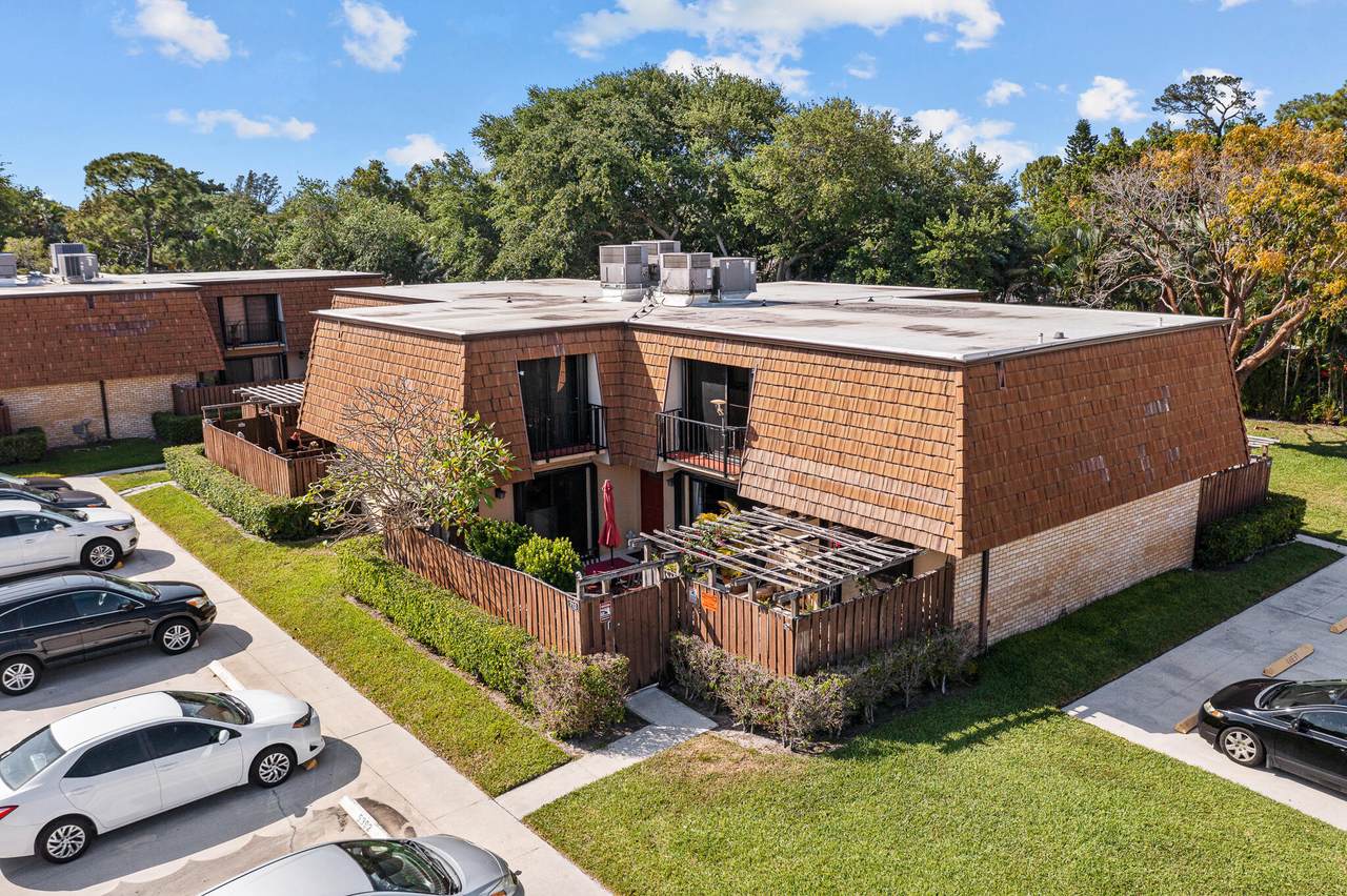 712 7th Lane - Photo 1
