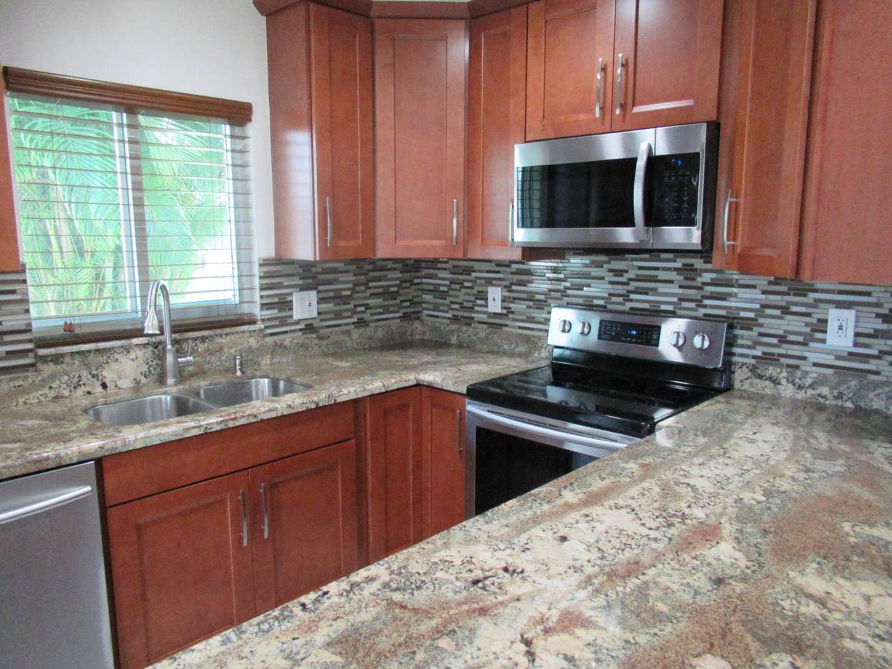 181 Valencia H - Photo 1