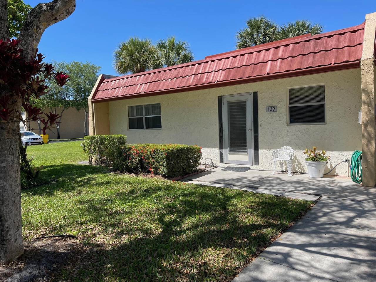 139 Lake Evelyn Drive - Photo 1