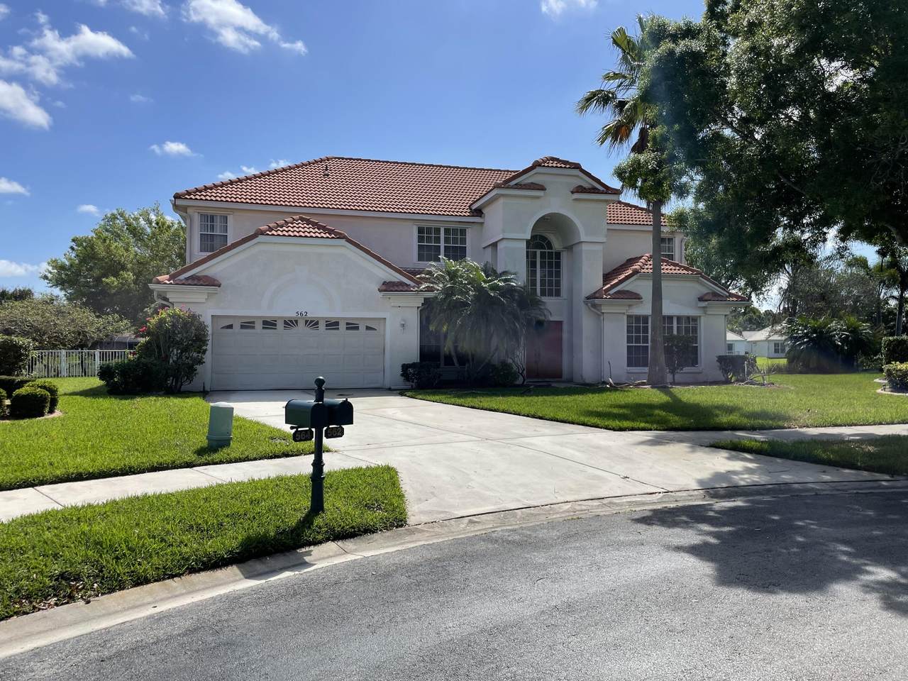562 Romora Bay - Photo 1