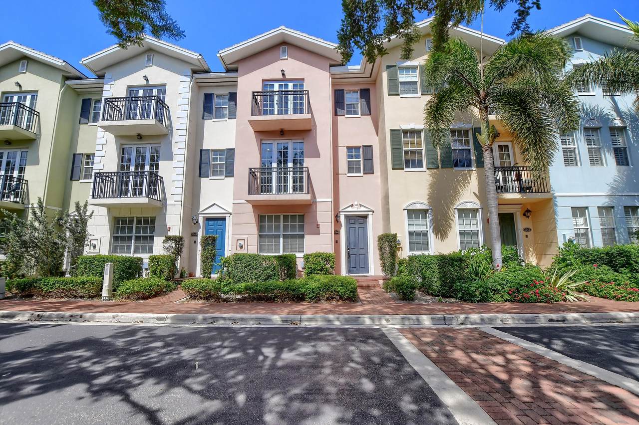 1044 Heritage Club Circle - Photo 1