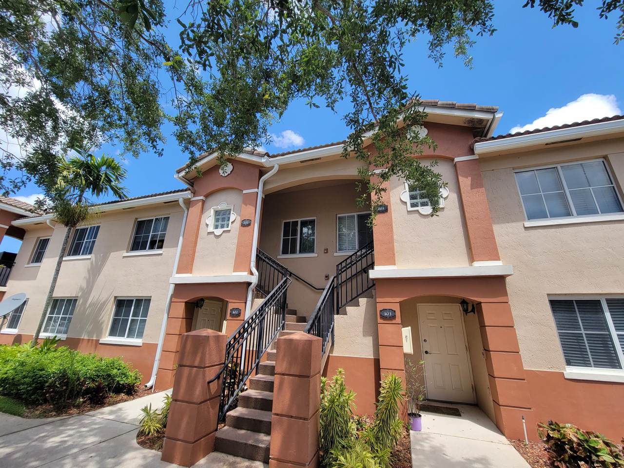 3481 Briar Bay Boulevard - Photo 1