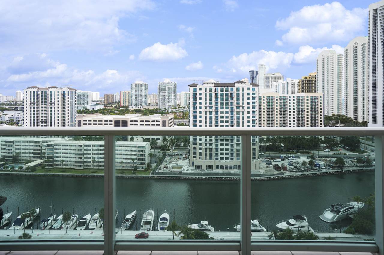 100 Bayview Drive - Photo 1