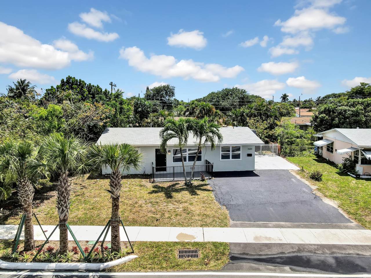 1620 33rd Street - Photo 1
