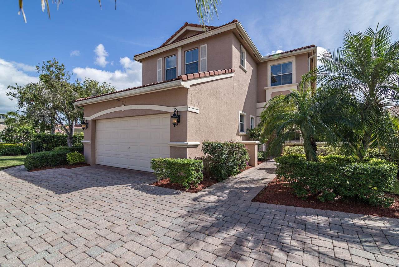 238 Isle Verde Way - Photo 1