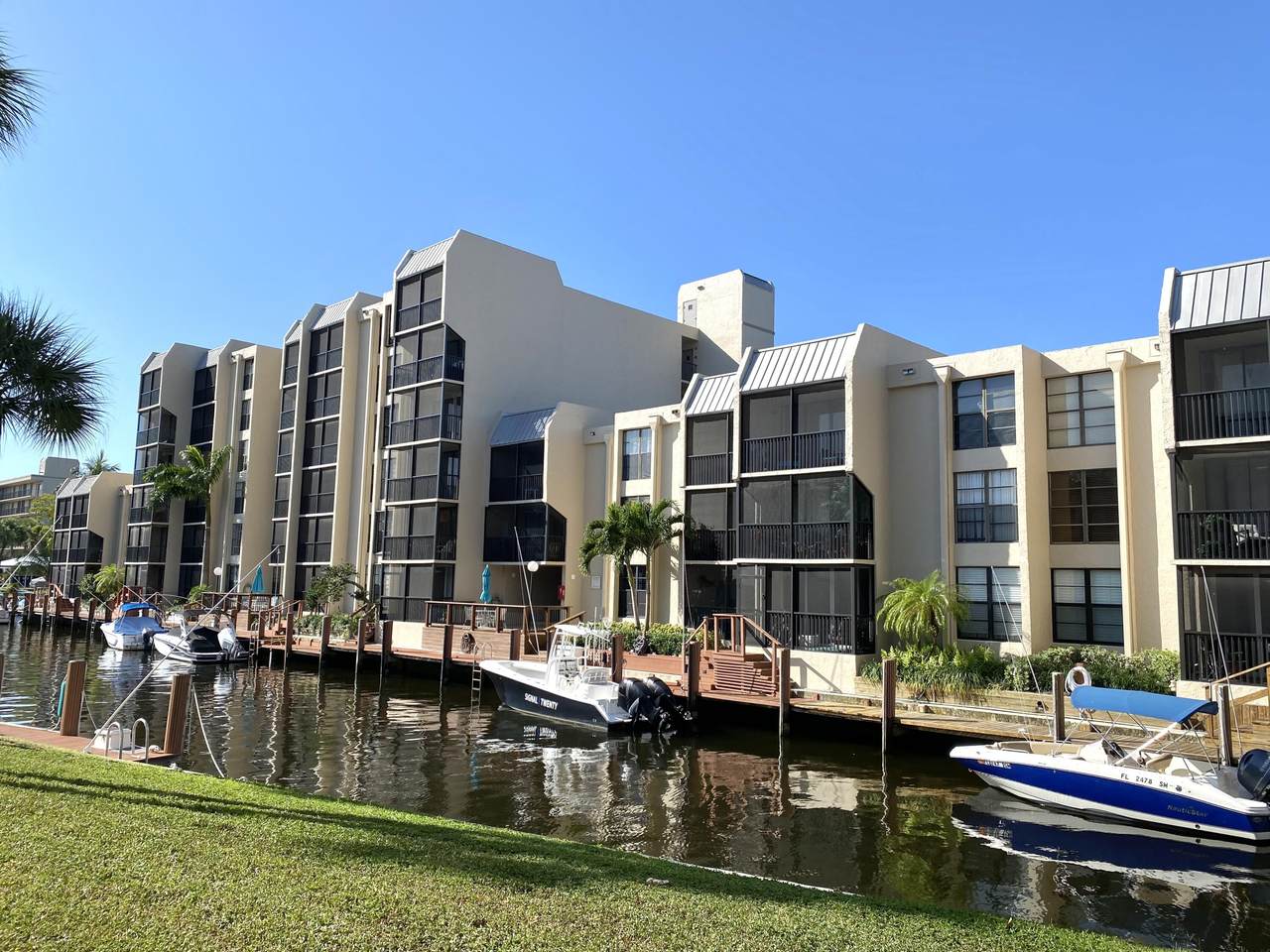 6 Royal Palm Way - Photo 1