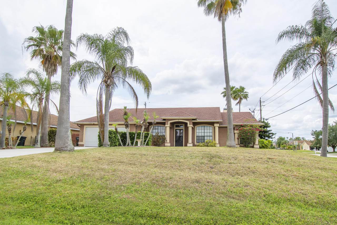 1802 Breezeway Street - Photo 1
