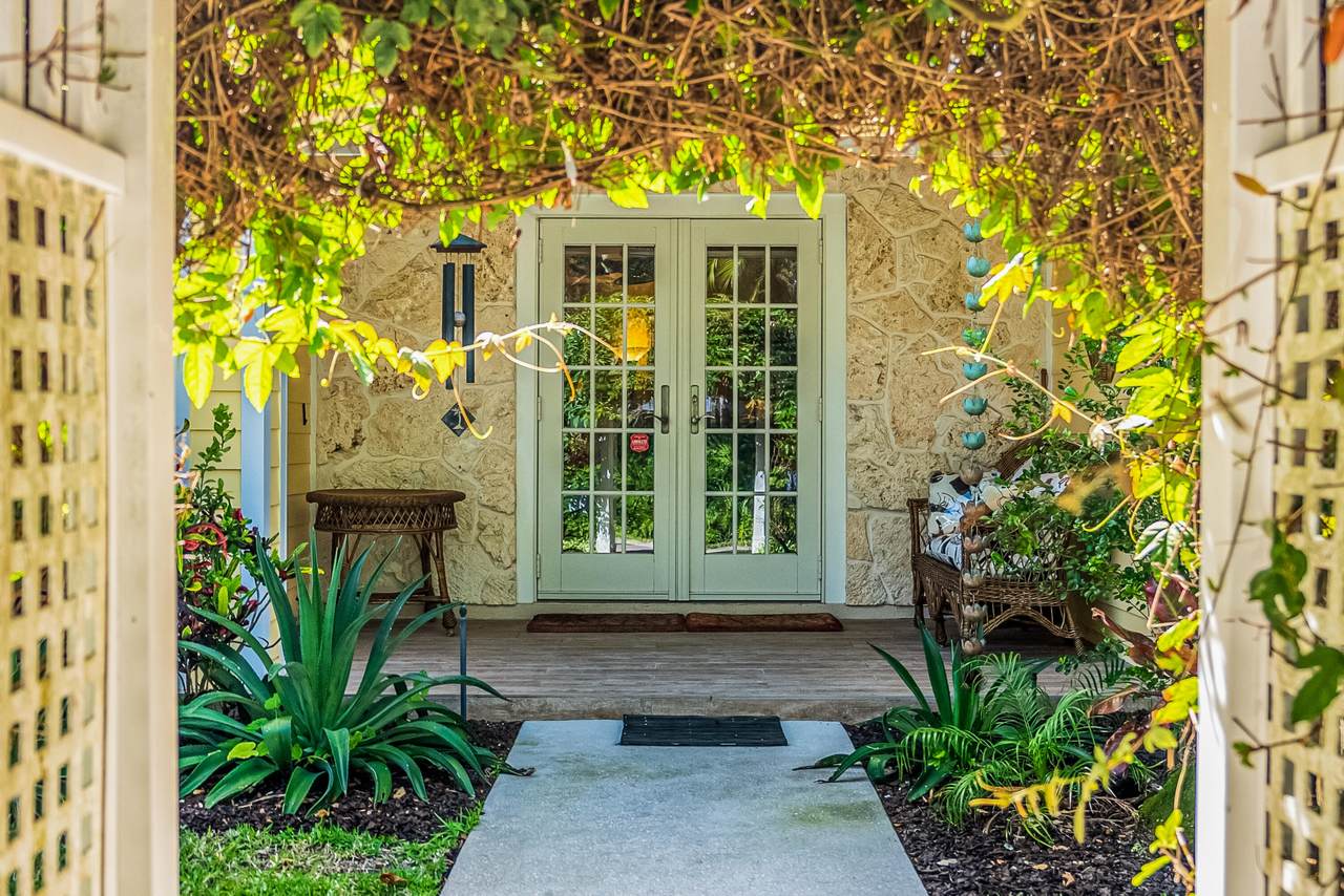 300 Cathedral Oaks Drive - Photo 1