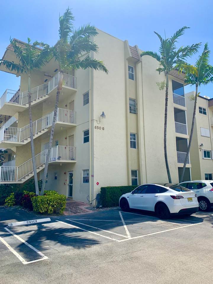 650 Snug Harbor Drive - Photo 1