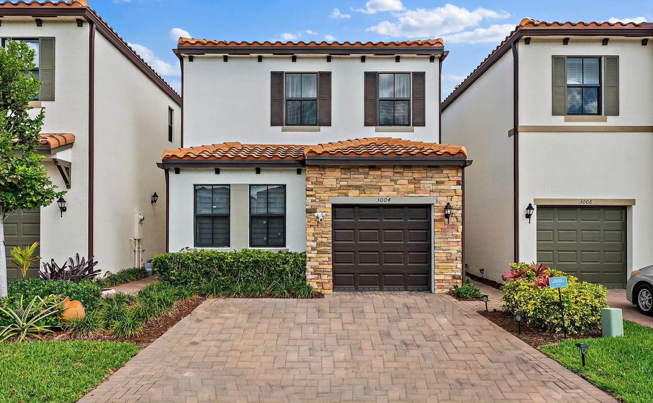 3004 King Palm Way - Photo 1