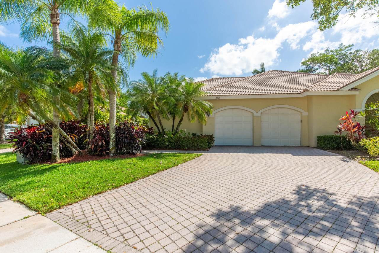 2711 Twin Oaks Way - Photo 1