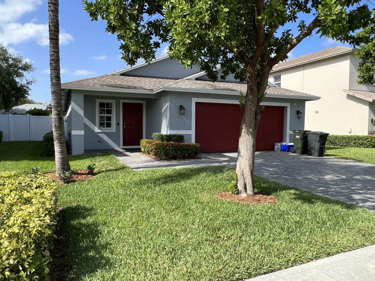 514 Lucky Lane - Photo 1