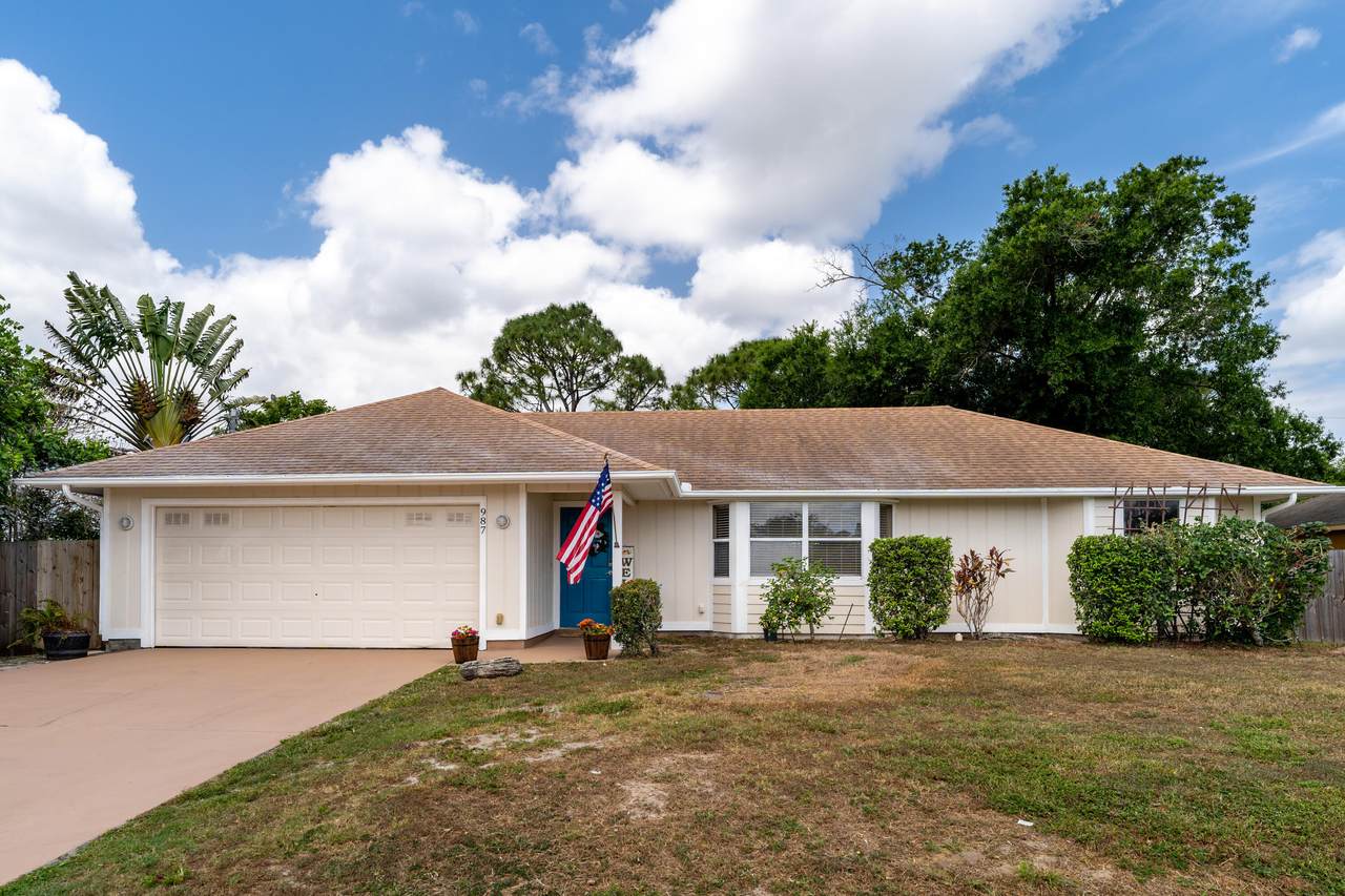 987 Fenway Road - Photo 1