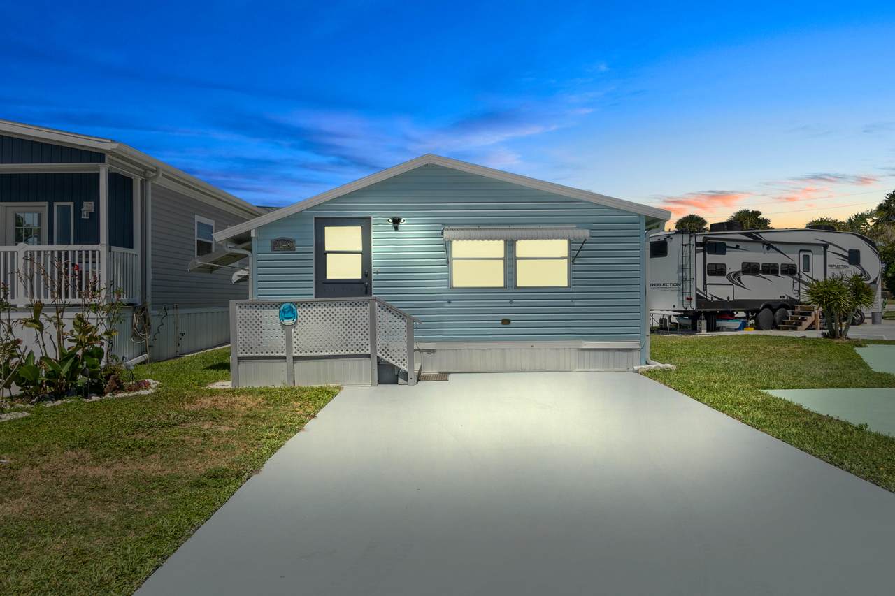 2148 Nettles Boulevard - Photo 1