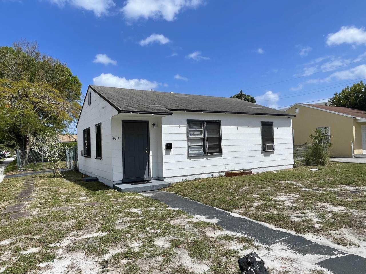 4614 Pinewood Avenue - Photo 1