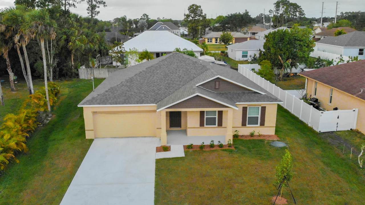 2257 Gables Avenue - Photo 1