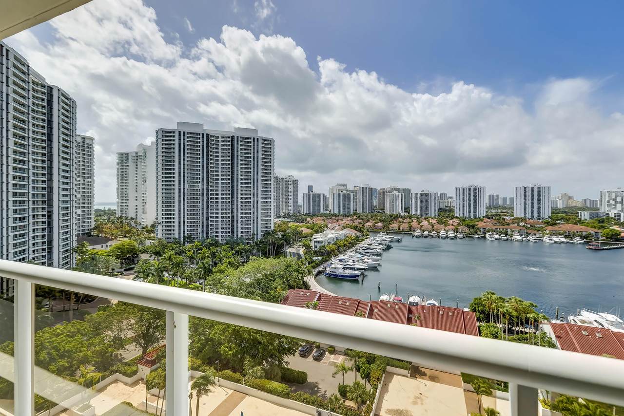 3640 Yacht Club Drive - Photo 1