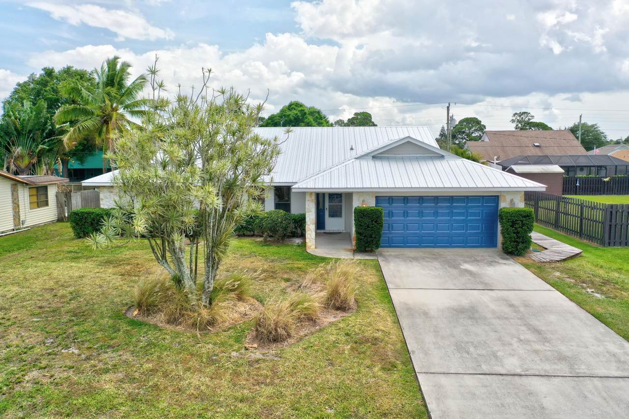 938 Albatross Avenue - Photo 1