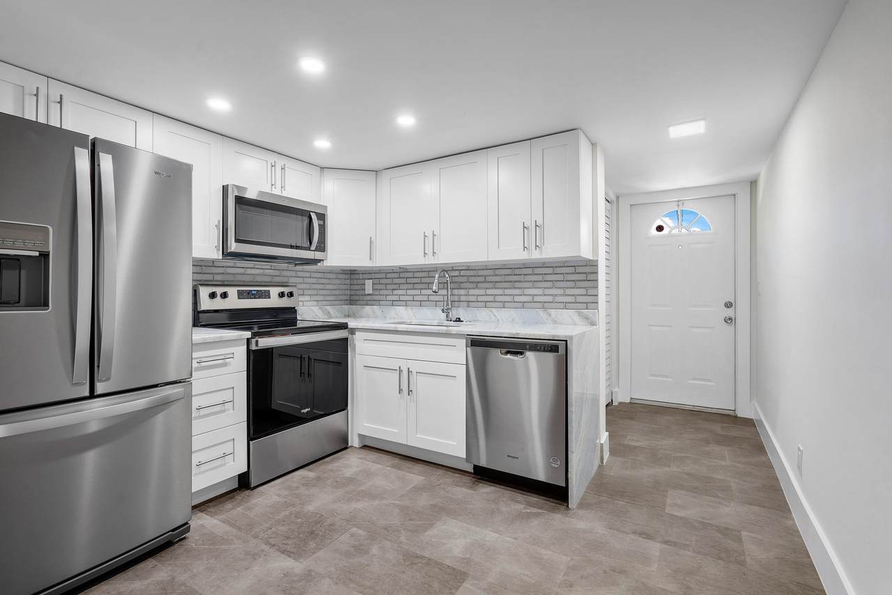 1850 Palm Trail - Photo 1
