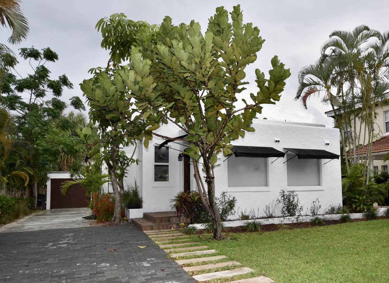 806 Park Place - Photo 1