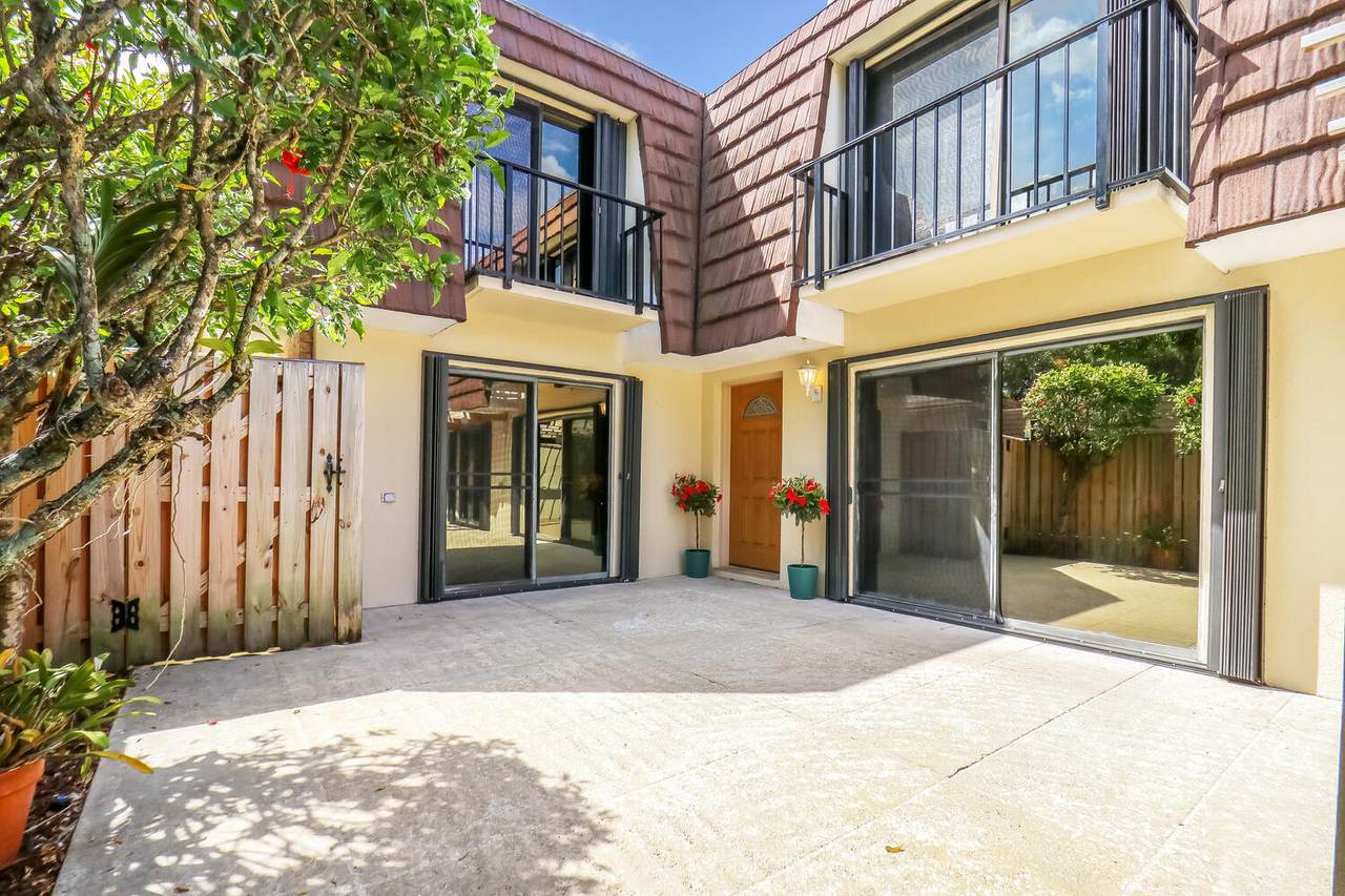 425 4th Lane - Photo 1
