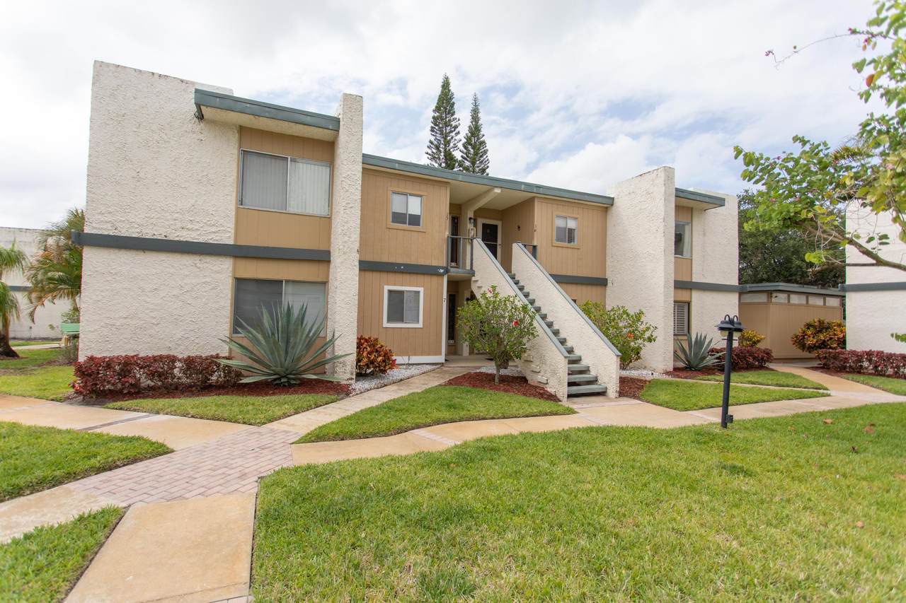 1561 12 Terrace - Photo 1