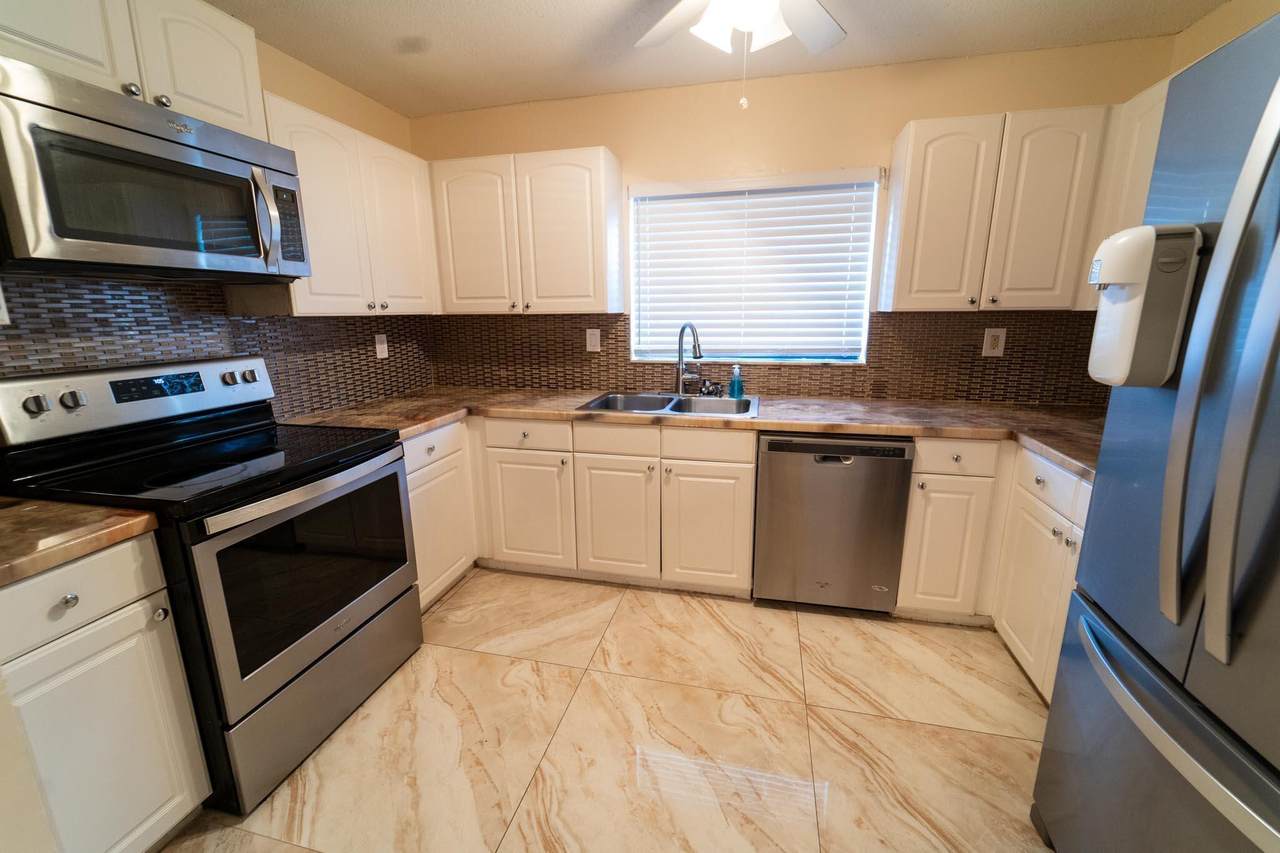1647 Cabot Lane - Photo 1