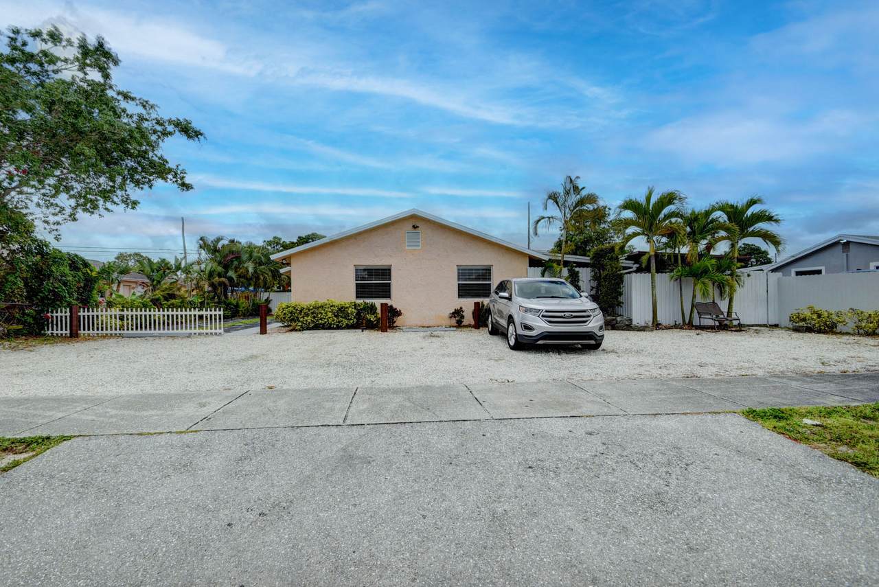 4342 Clinton Boulevard - Photo 1