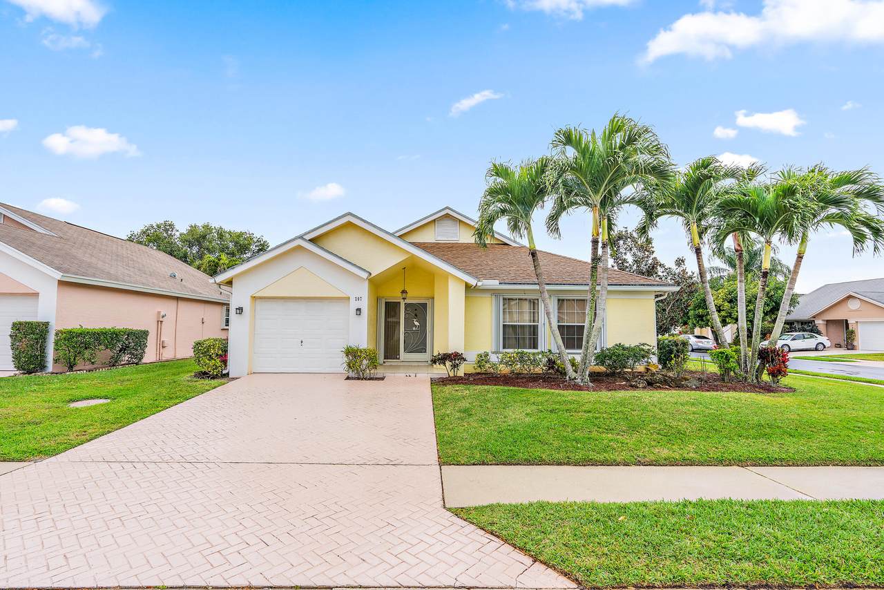 207 Mocassin Trail - Photo 1