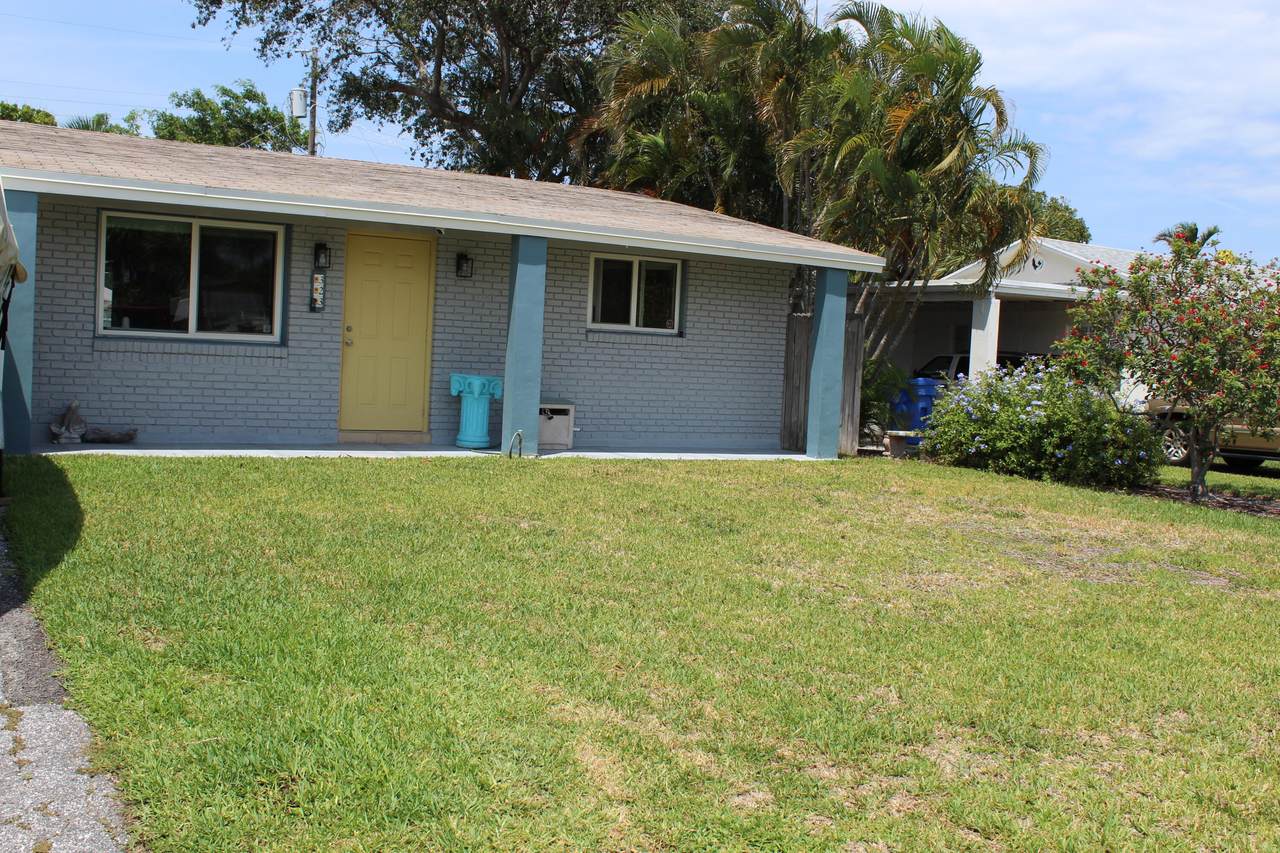 323 Palm Street - Photo 1