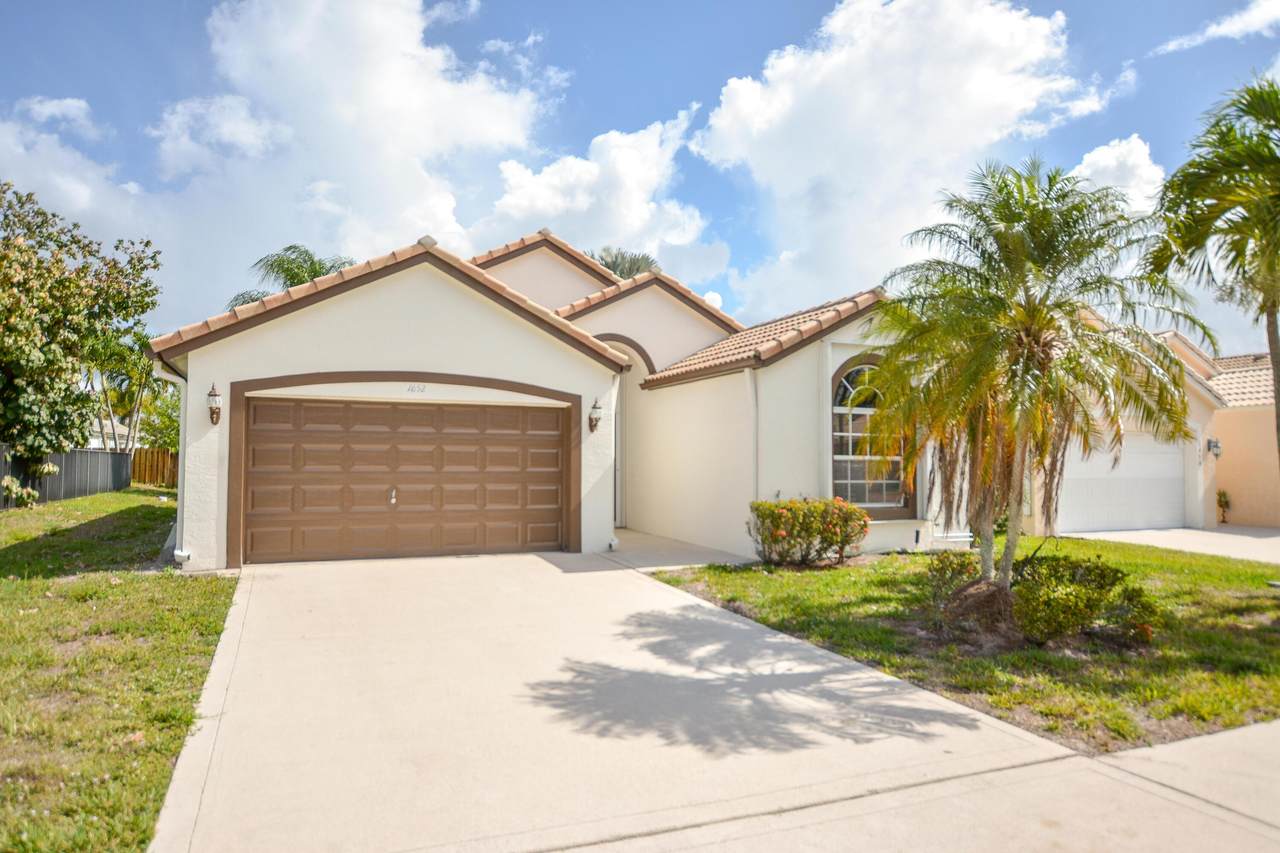 1652 Oak Berry Circle - Photo 1