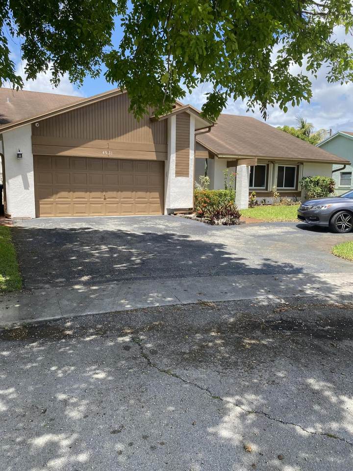 4931 86th Avenue - Photo 1