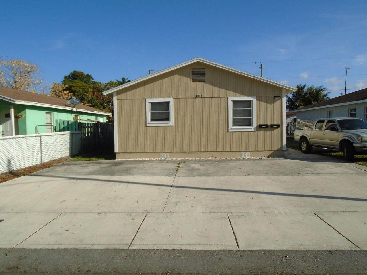 1021 Selkirk Street - Photo 1