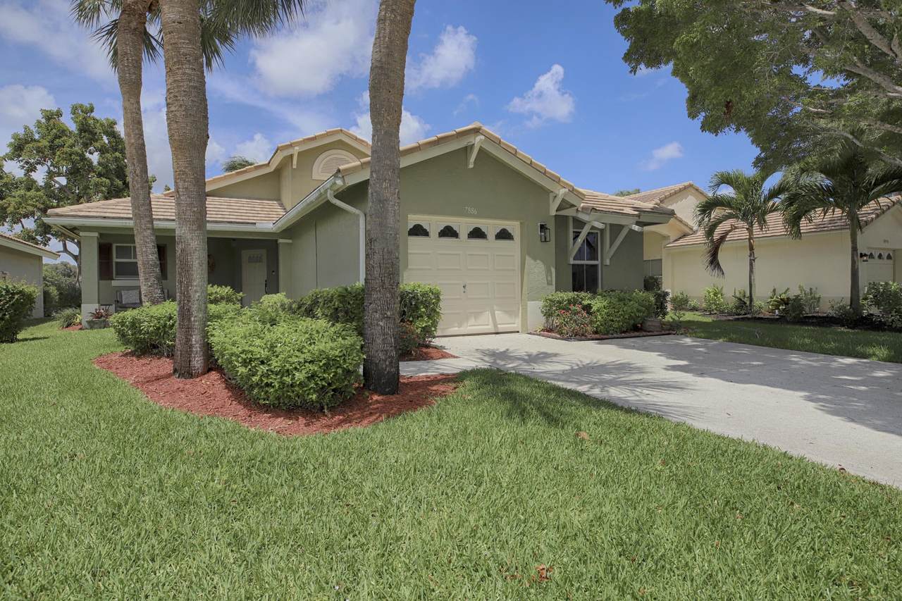 7886 Manor Forest Boulevard - Photo 1