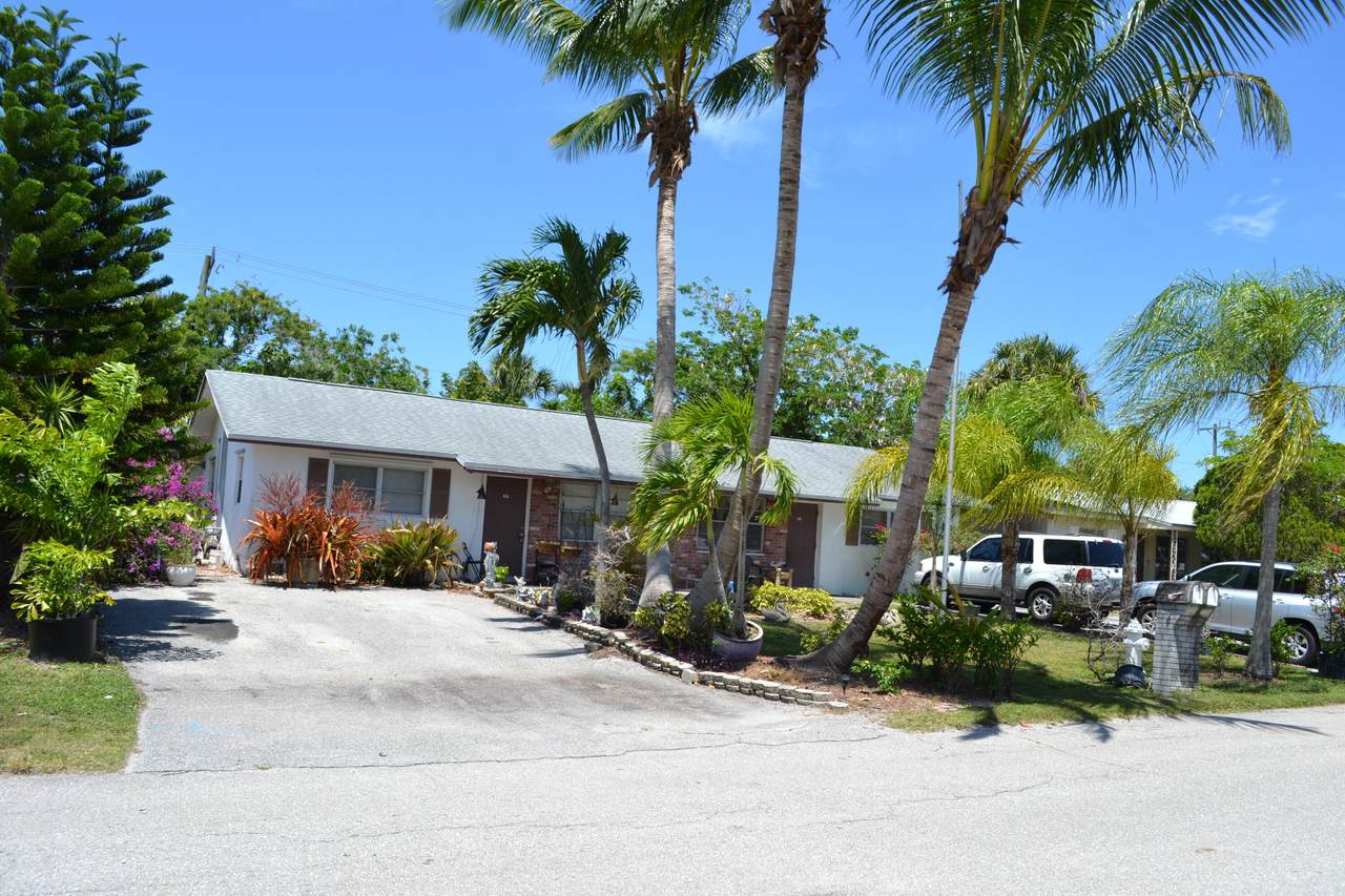 725 Northview Drive - Photo 1