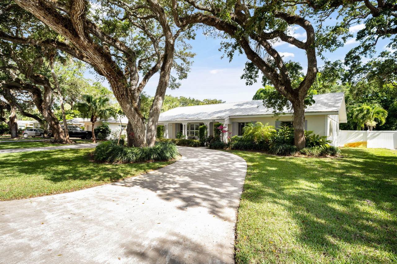 635 Honeysuckle Lane - Photo 1