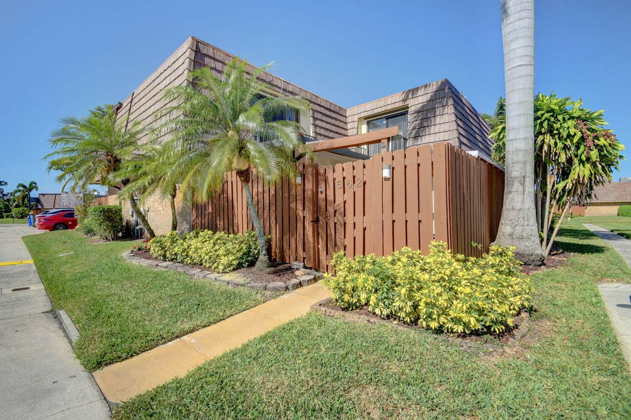 562 Springdale Circle - Photo 1