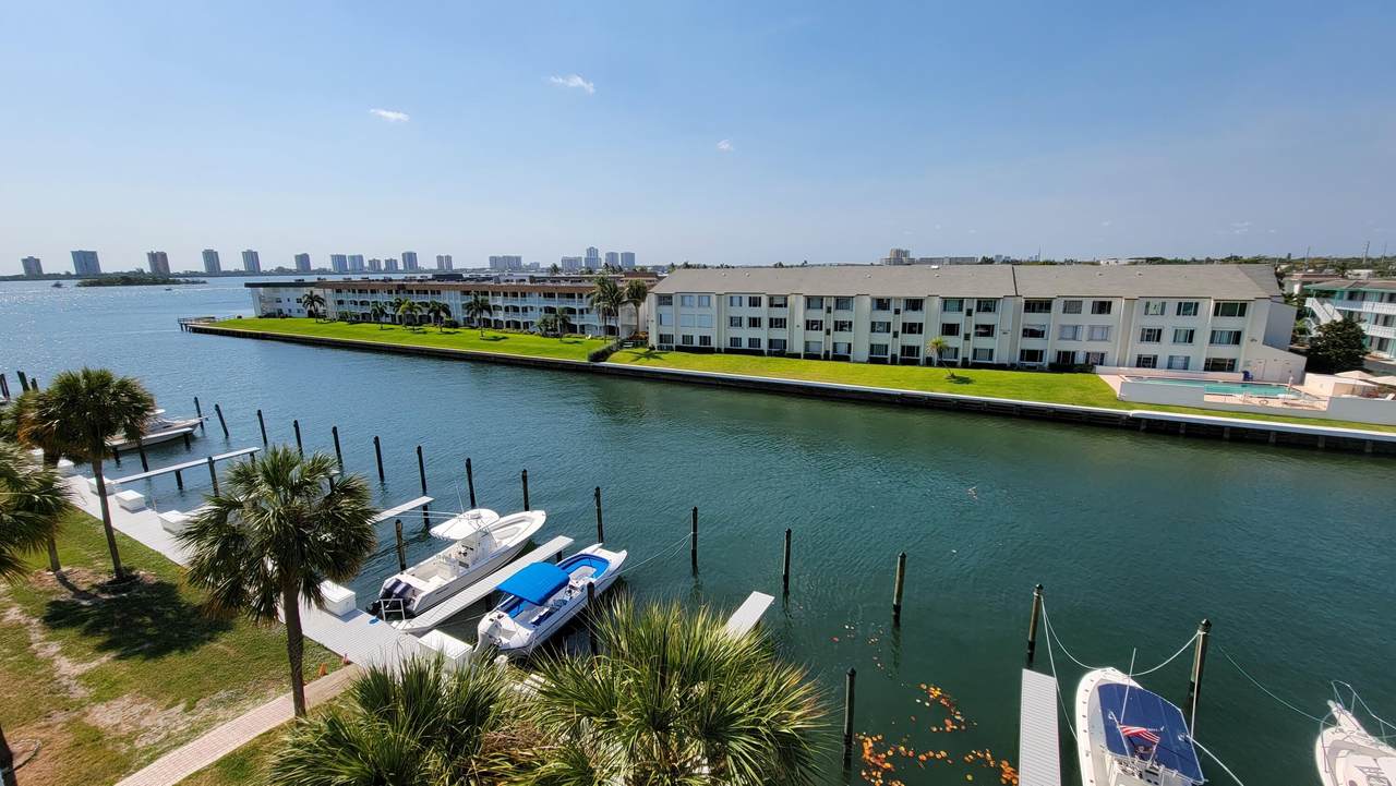104 Paradise Harbour Boulevard - Photo 1