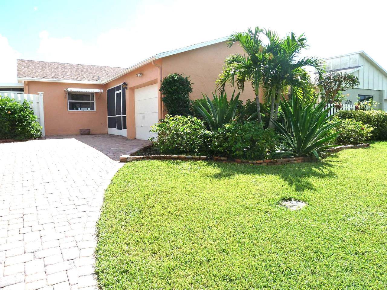 5537 Mirror Lakes Boulevard - Photo 1
