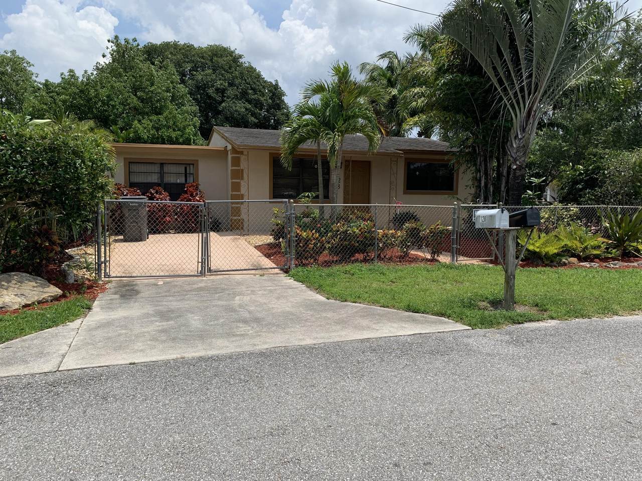 128 Ethelyn Drive - Photo 1