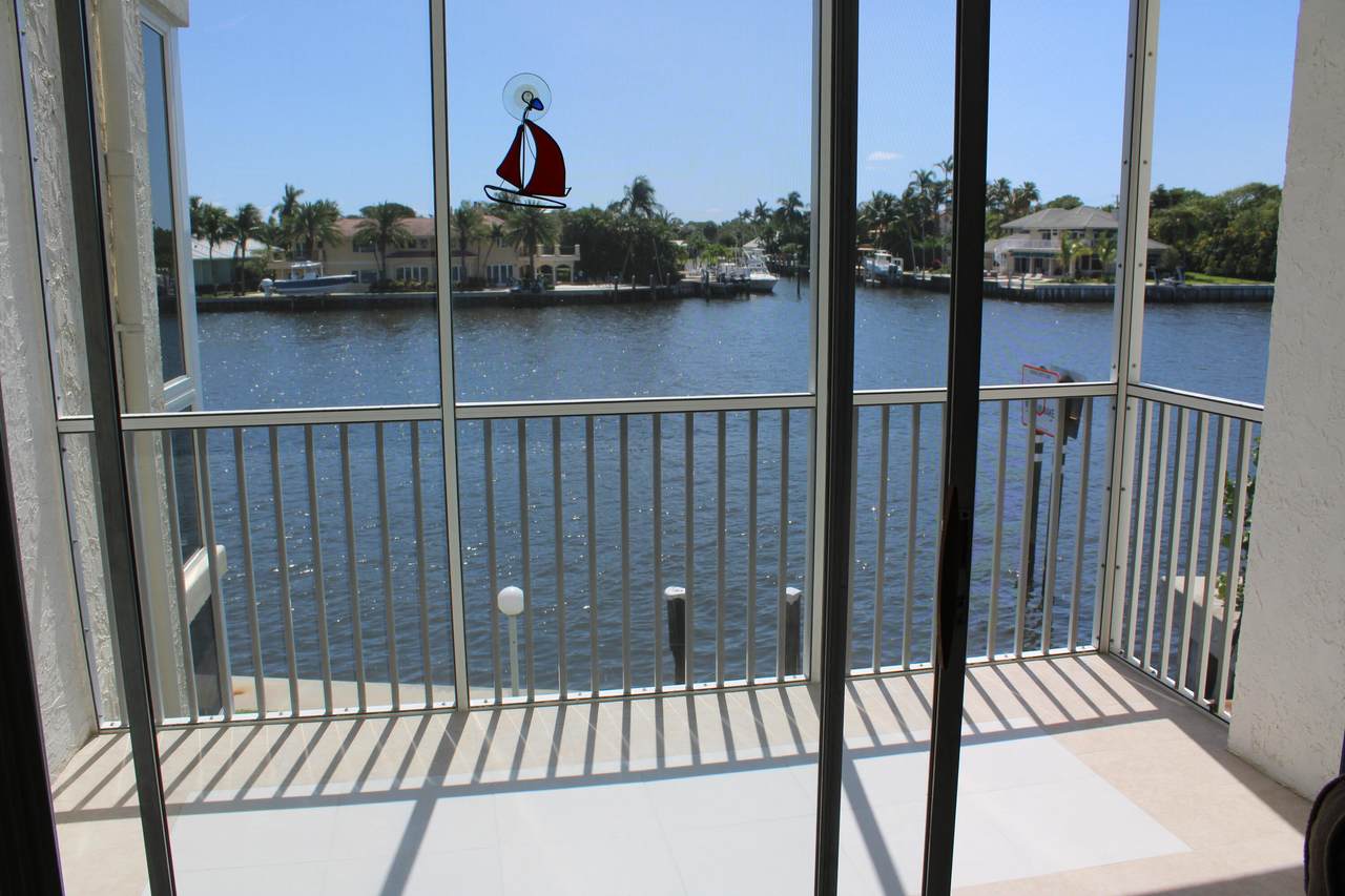 646 Snug Harbor Drive - Photo 1