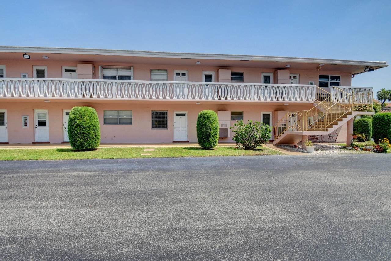 300 20th Street - Photo 1