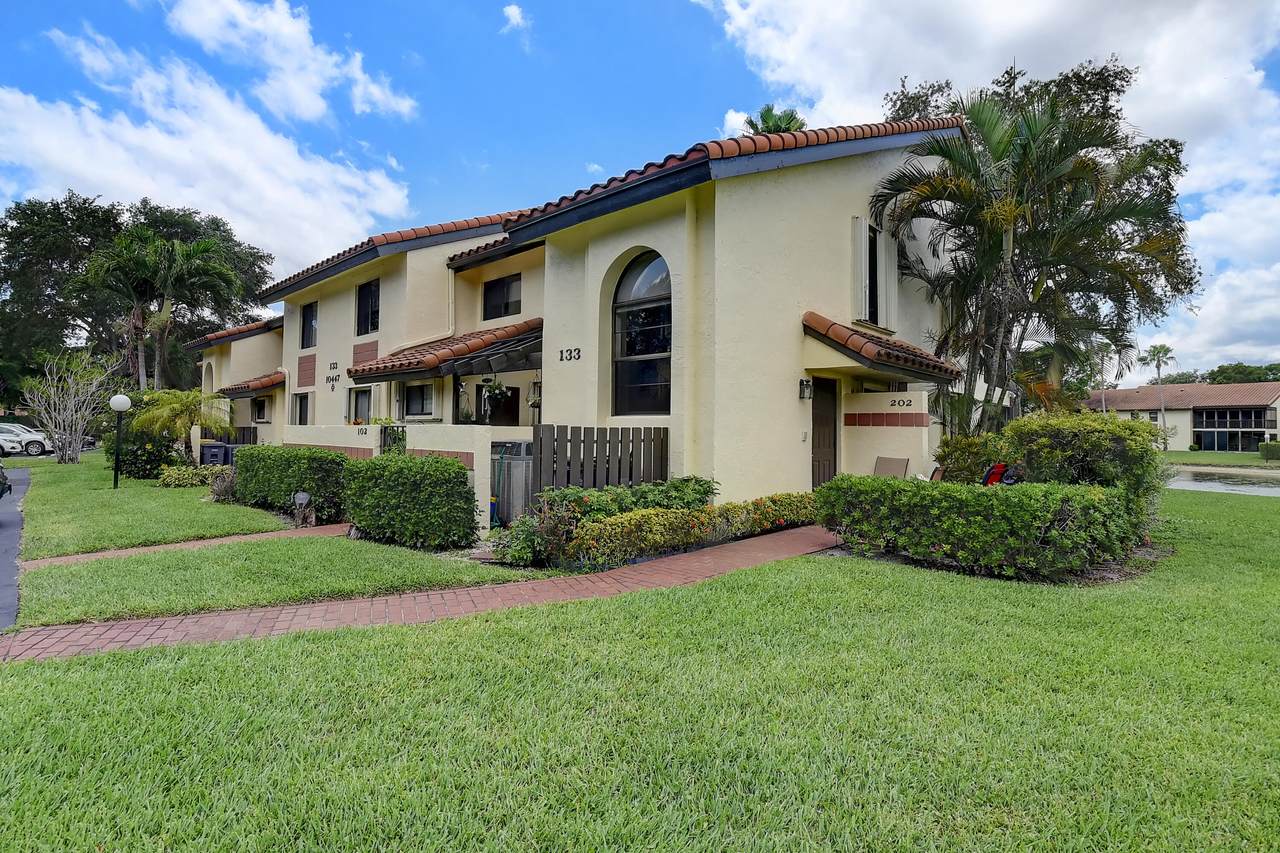 10447 Circle Lake Drive - Photo 1
