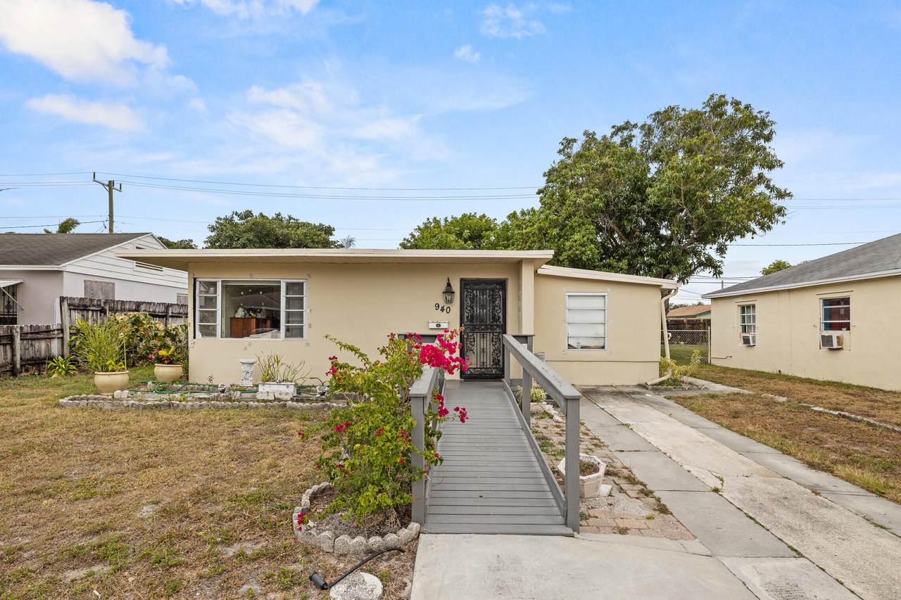 940 30th Street - Photo 1