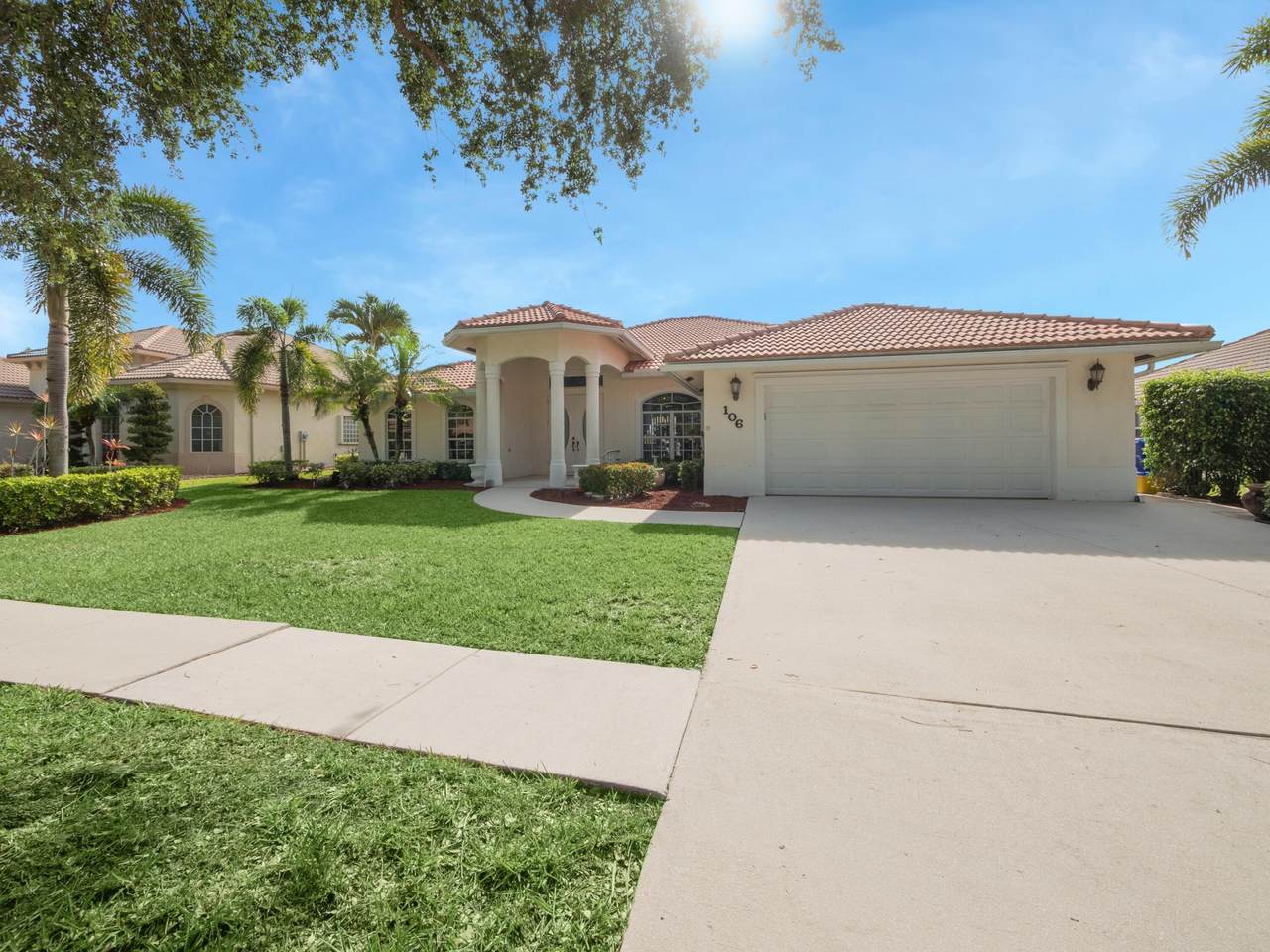 106 Pepper Tree Crescent - Photo 1
